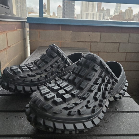 Balenciaga Men's Black Rubber Clogs - Picture 2 of 6